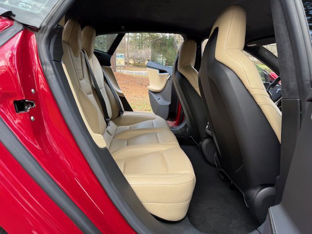 2015 Tesla Model S Image 9