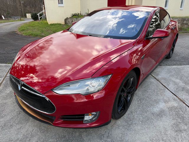 2015 Tesla Model S Image 12