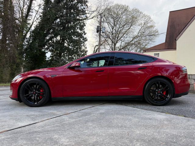 2015 Tesla Model S Image 15