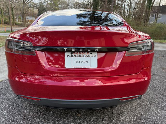 2015 Tesla Model S Image 16