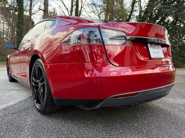 2015 Tesla Model S Image 17