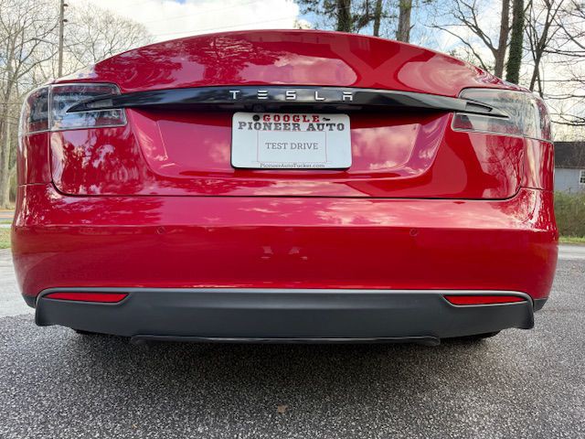 2015 Tesla Model S Image 19