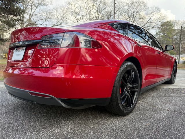 2015 Tesla Model S Image 20