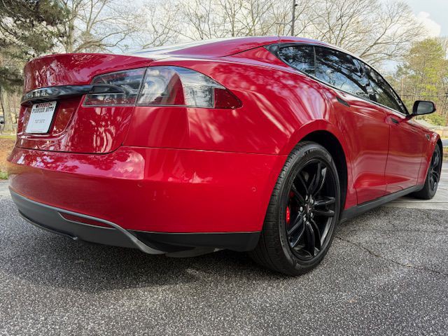 2015 Tesla Model S Image 21