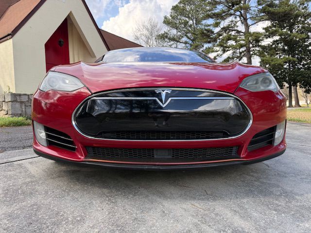 2015 Tesla Model S Image 24