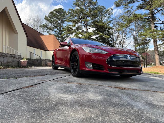 2015 Tesla Model S Image 25