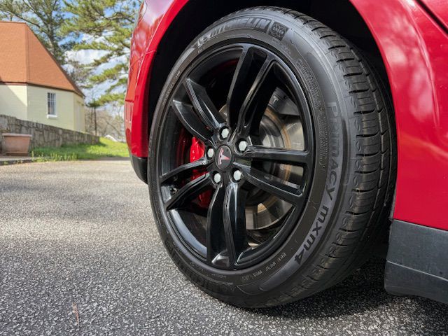 2015 Tesla Model S Image 27