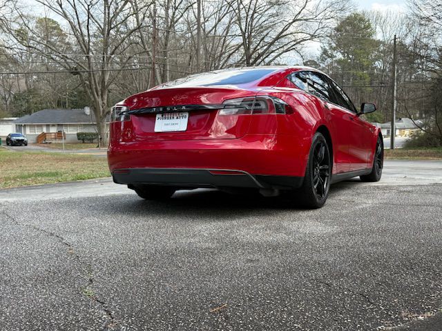 2015 Tesla Model S Image 29