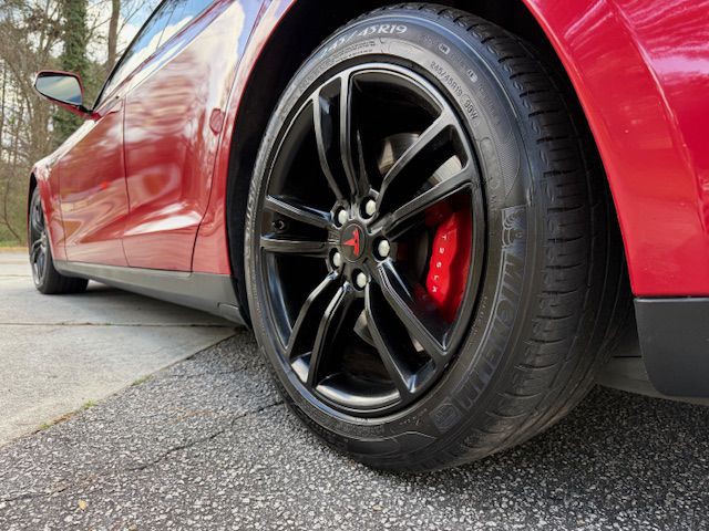 2015 Tesla Model S Image 30