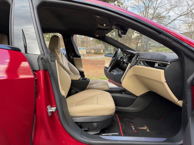 2015 Tesla Model S Image 33