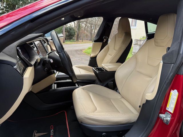 2015 Tesla Model S Image 44