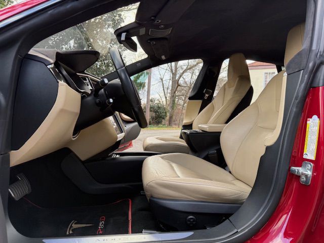 2015 Tesla Model S Image 46