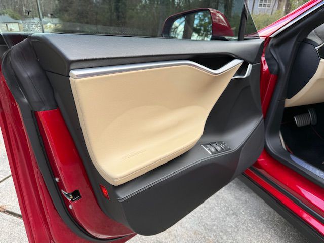 2015 Tesla Model S Image 47