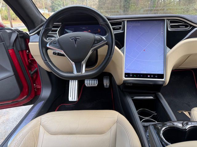 2015 Tesla Model S Image 50