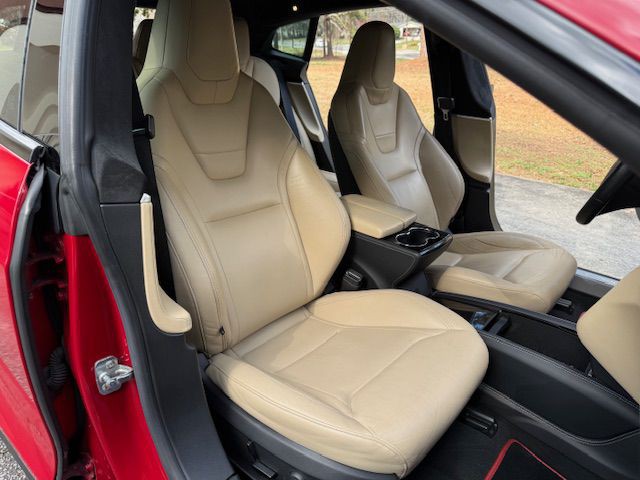 2015 Tesla Model S Image 52