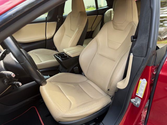 2015 Tesla Model S Image 53