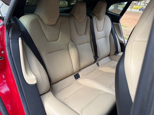 2015 Tesla Model S Image 54