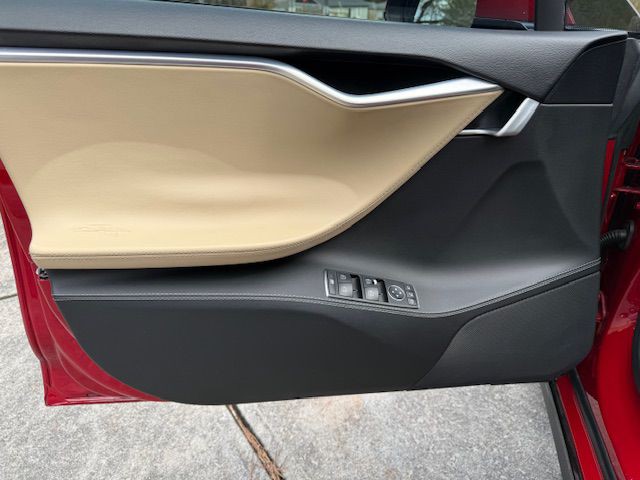 2015 Tesla Model S Image 55