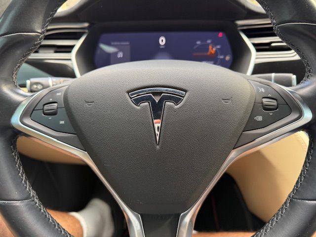 2015 Tesla Model S Image 57