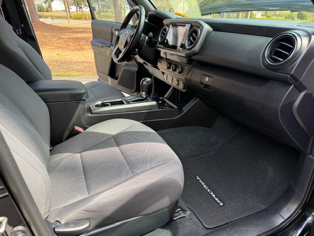 2016 Toyota Tacoma Image 8