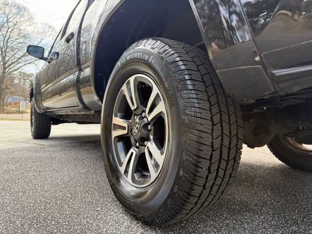 2016 Toyota Tacoma Image 12