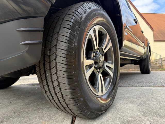 2016 Toyota Tacoma Image 24