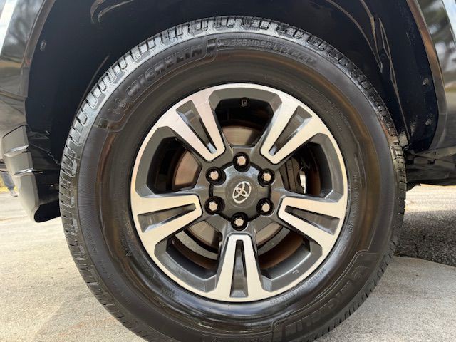 2016 Toyota Tacoma Image 25