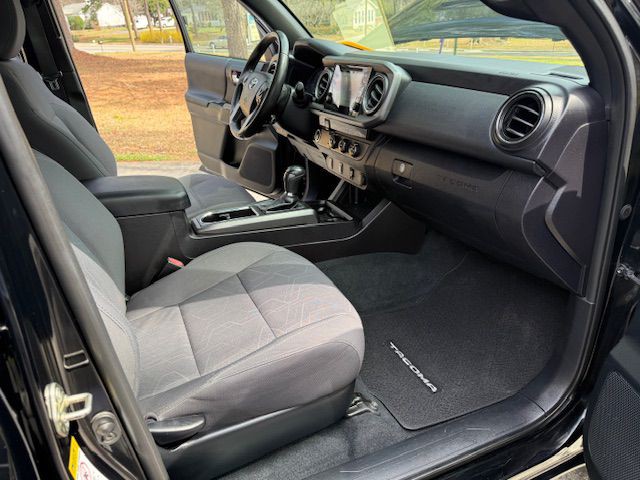 2016 Toyota Tacoma Image 38