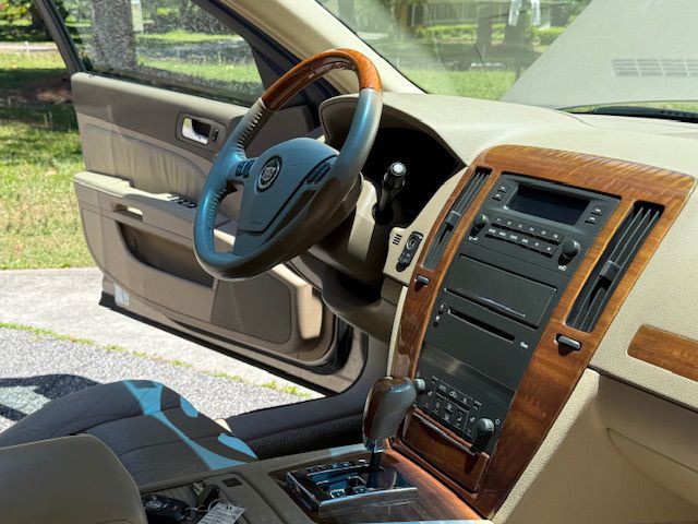 2005 Cadillac STS Image 10