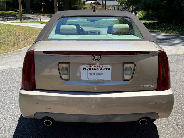 2005 Cadillac STS Image 25