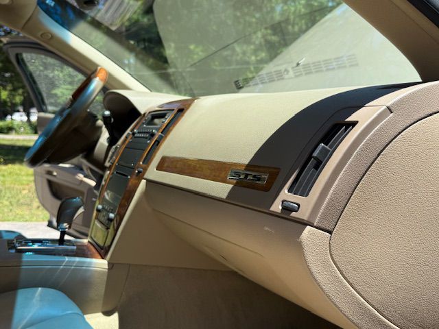 2005 Cadillac STS Image 60