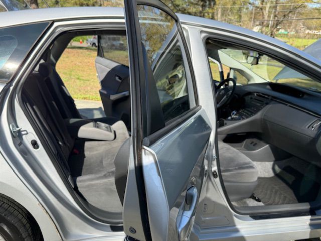 2010 Toyota Prius Image 12