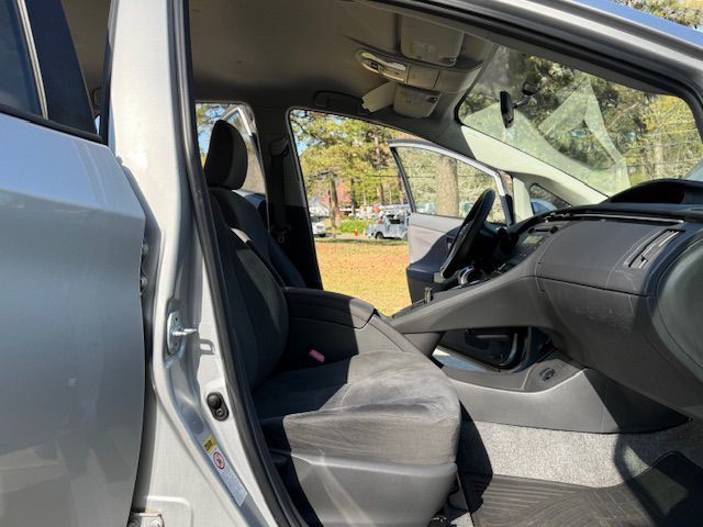 2010 Toyota Prius Image 13