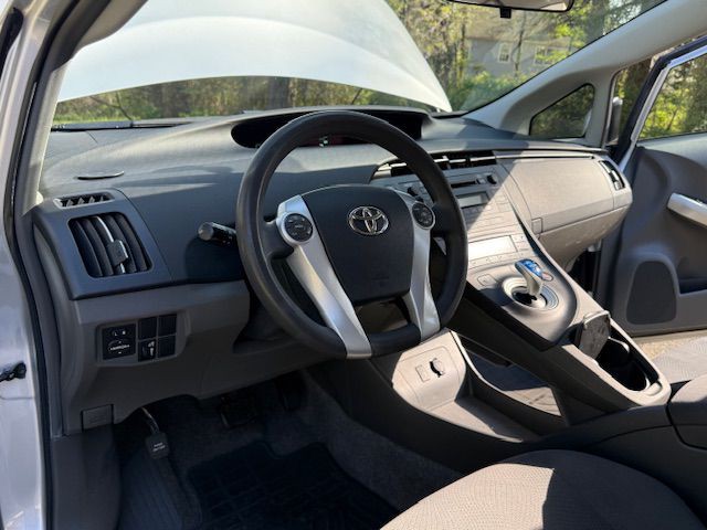 2010 Toyota Prius Image 25