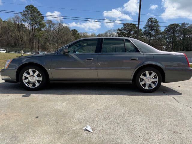 2007 Cadillac DTS Image 2