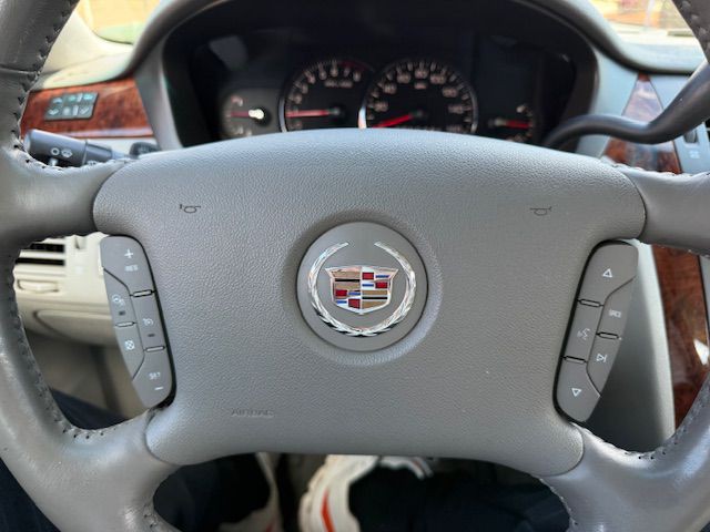 2007 Cadillac DTS Image 9