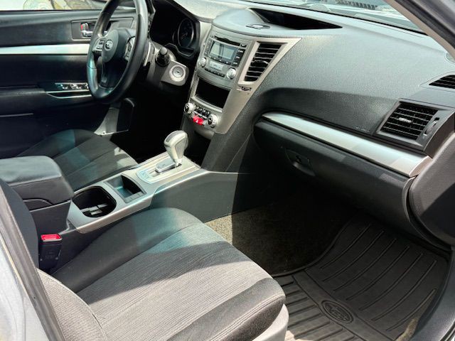 2014 Subaru Outback Image 9