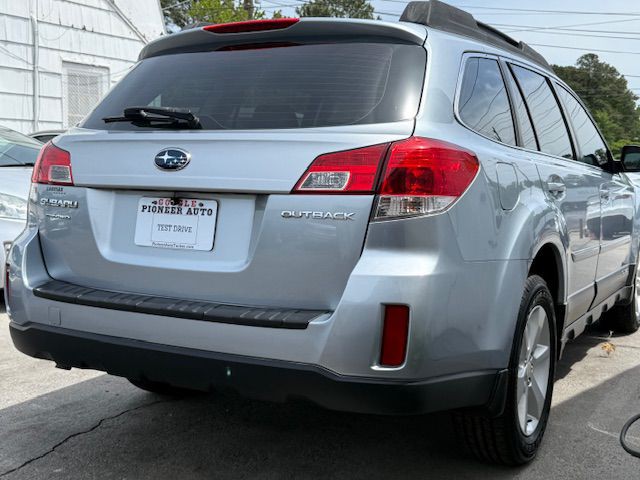 2014 Subaru Outback Image 16