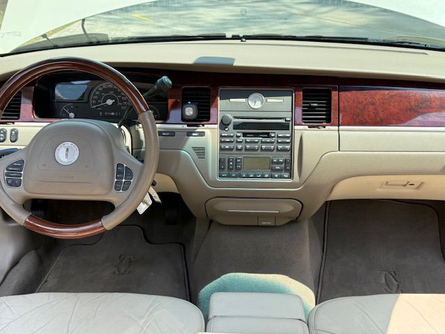 2003 Lincoln Town Car Image 7