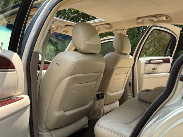 2003 Lincoln Town Car Image 9