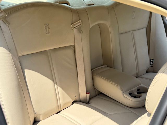 2003 Lincoln Town Car Image 10