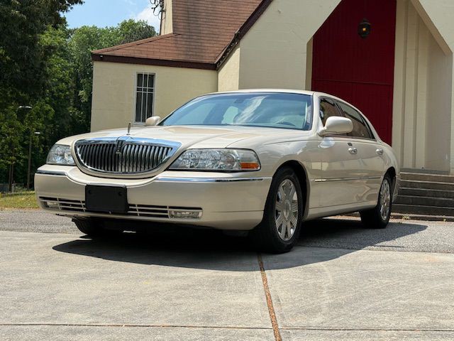 2003 Lincoln Town Car Image 13