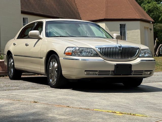 2003 Lincoln Town Car Image 14