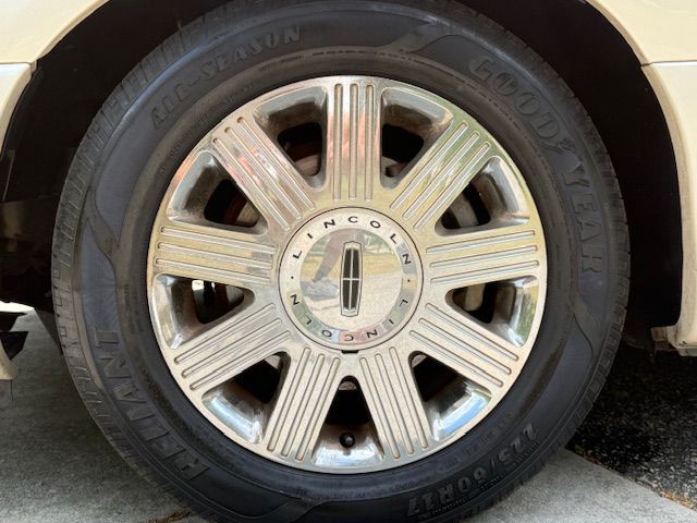 2003 Lincoln Town Car Image 15