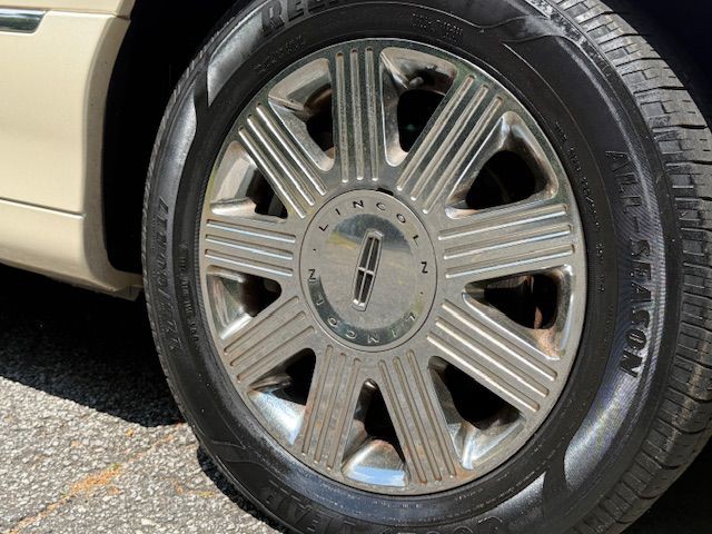 2003 Lincoln Town Car Image 18