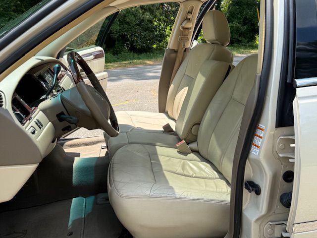 2003 Lincoln Town Car Image 28