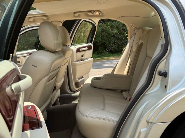 2003 Lincoln Town Car Image 30