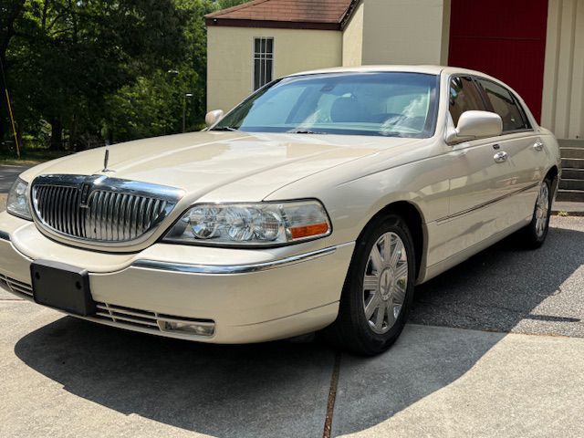 2003 Lincoln Town Car Image 50