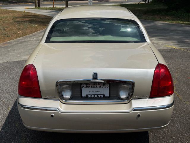 2003 Lincoln Town Car Image 55
