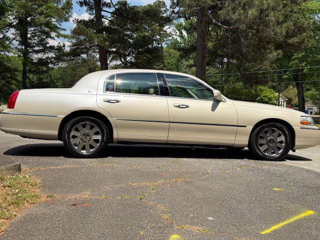 2003 Lincoln Town Car Image 56